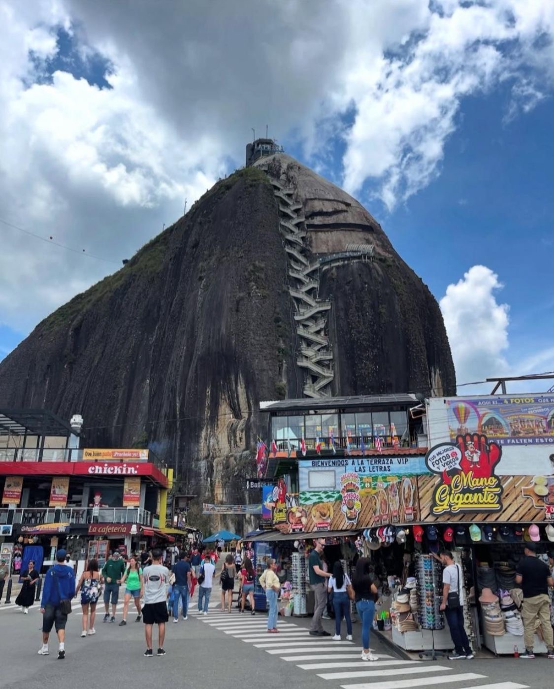 Piedra del Peñol con sus escaleras