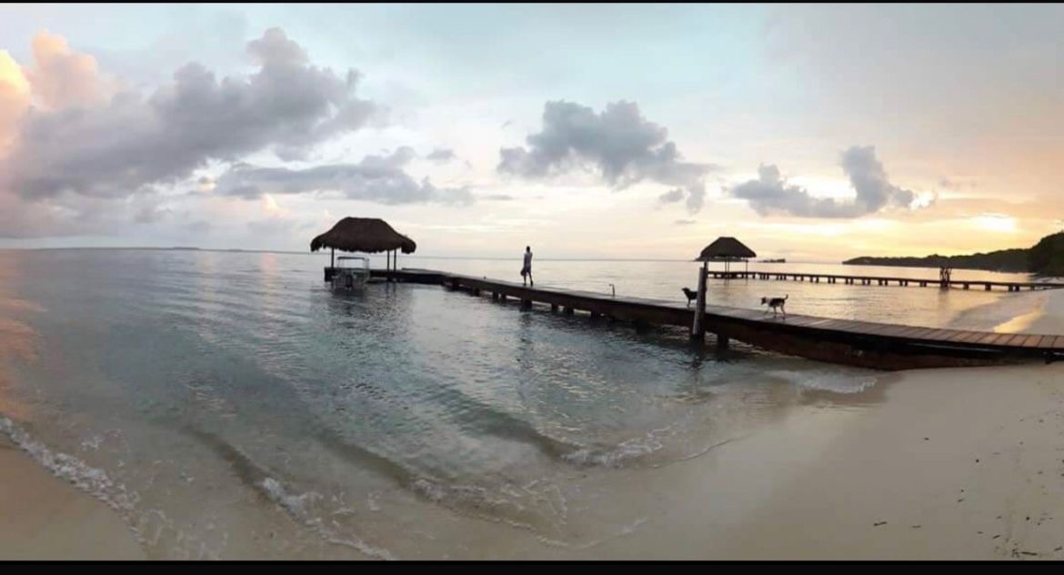Muelle al atardecer