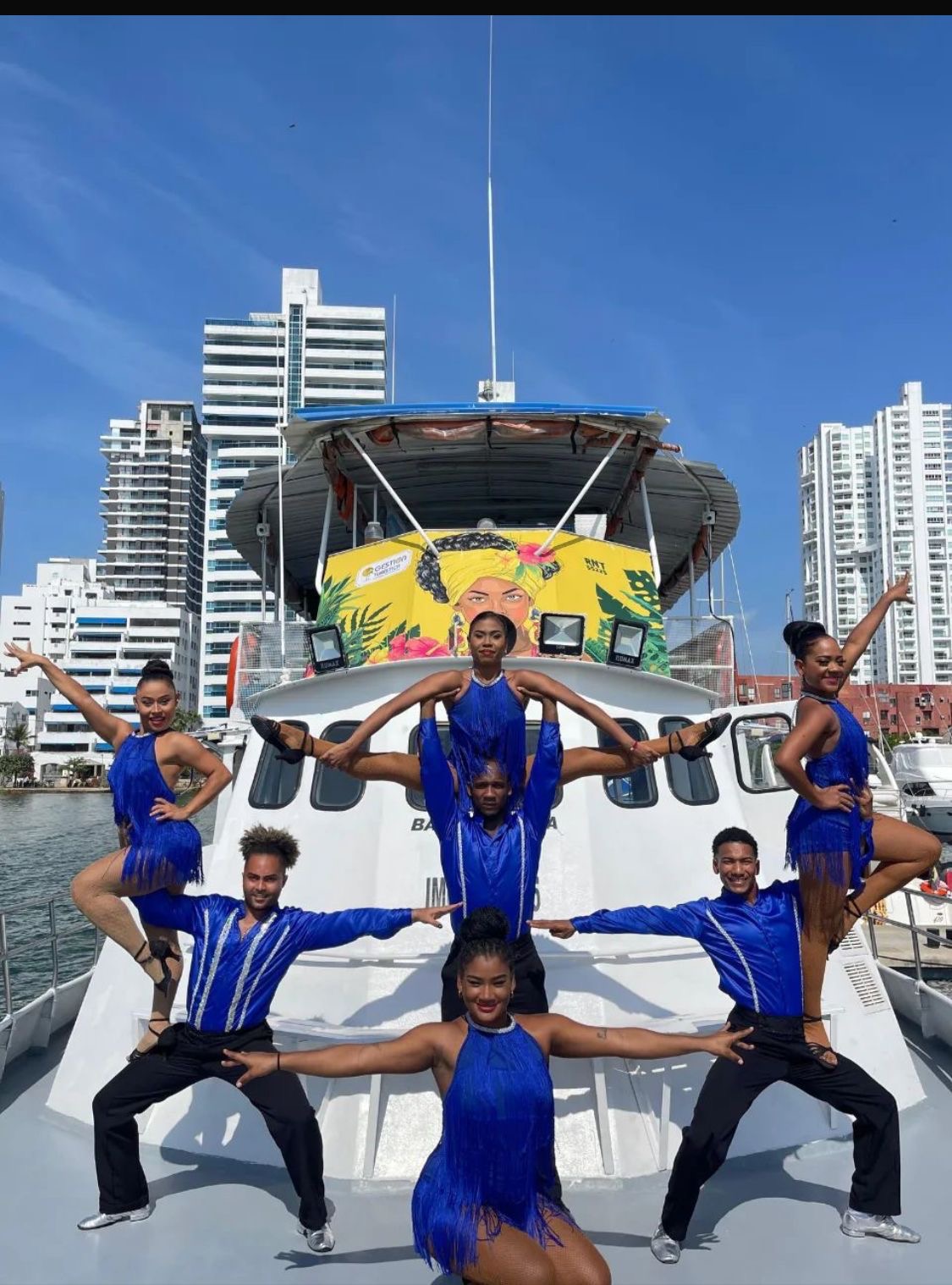 Show de baile en vivo a bordo del Bequia
