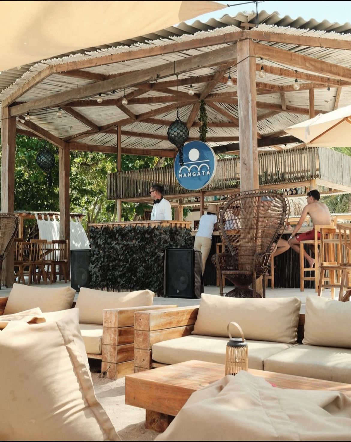 Bar y DJ de Mangata Beach Club