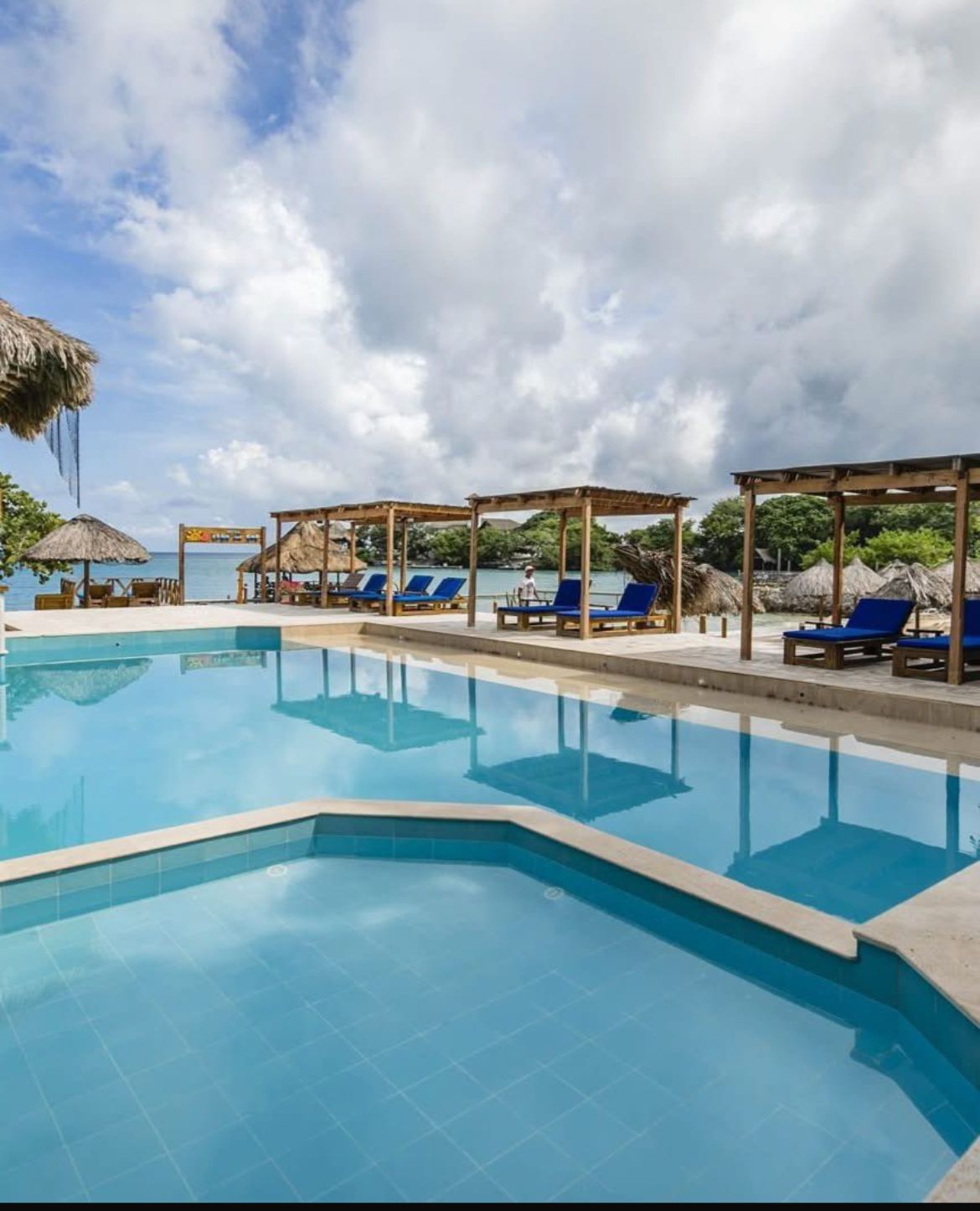 Piscina frente al mar