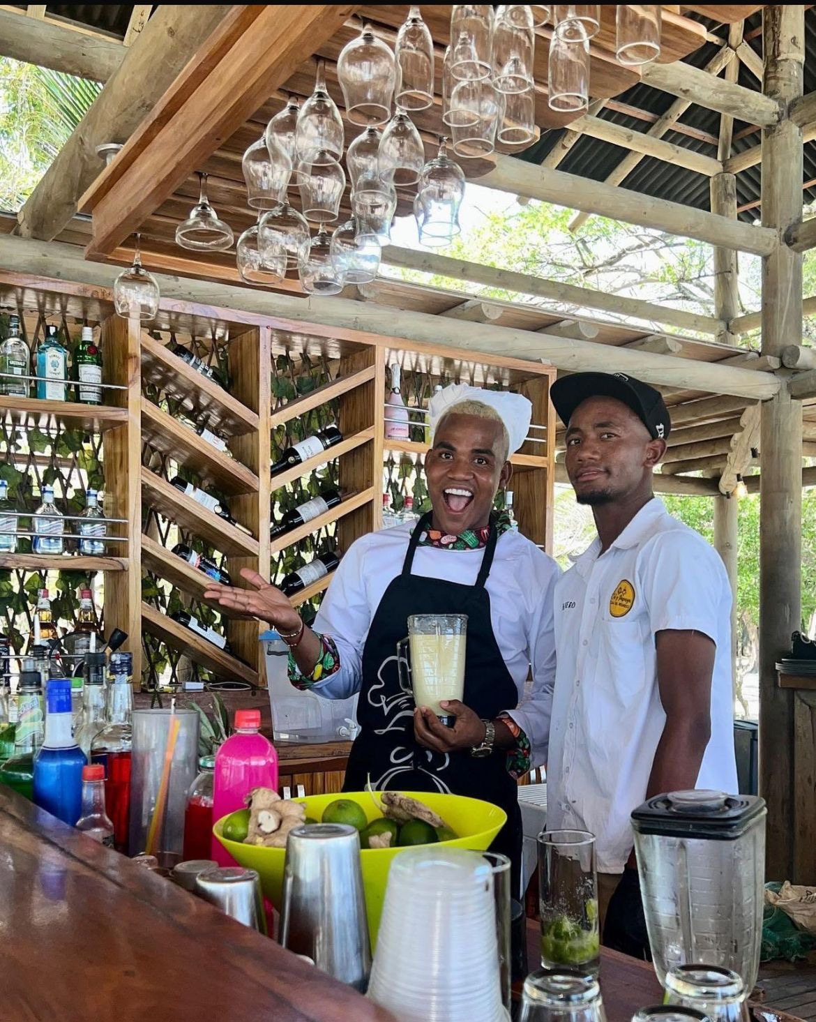 Bartenders en el bar