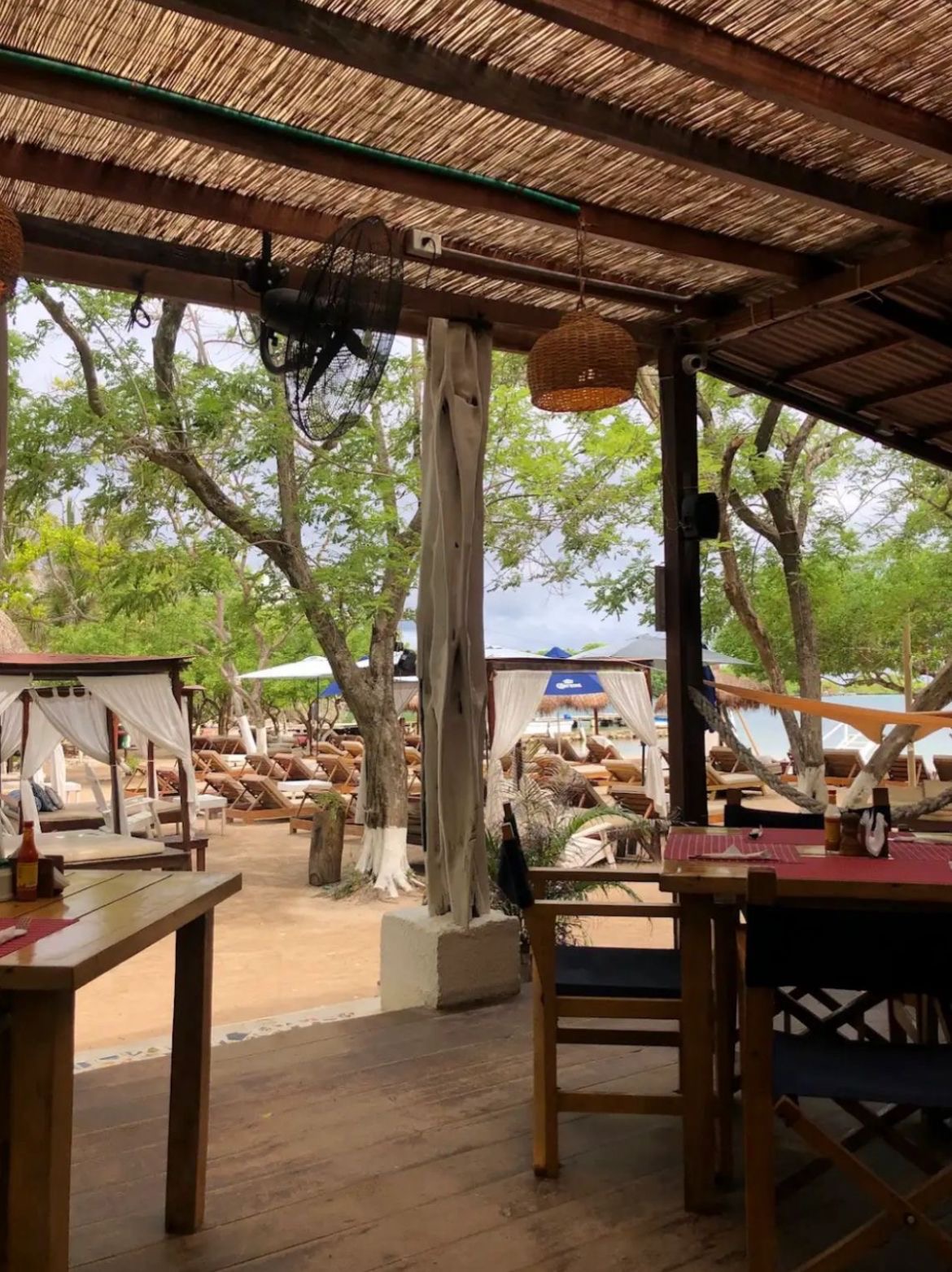 Terraza con vista a la playa