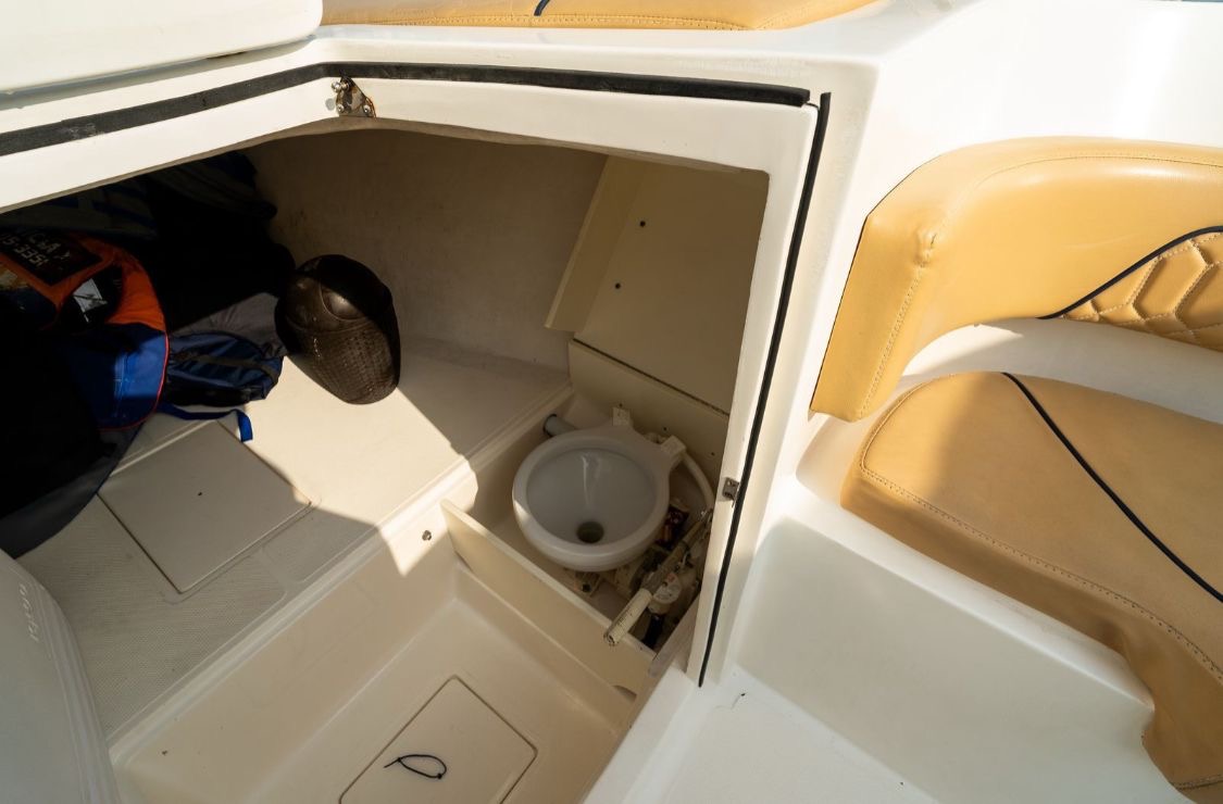 Baño interior del Stephanie II