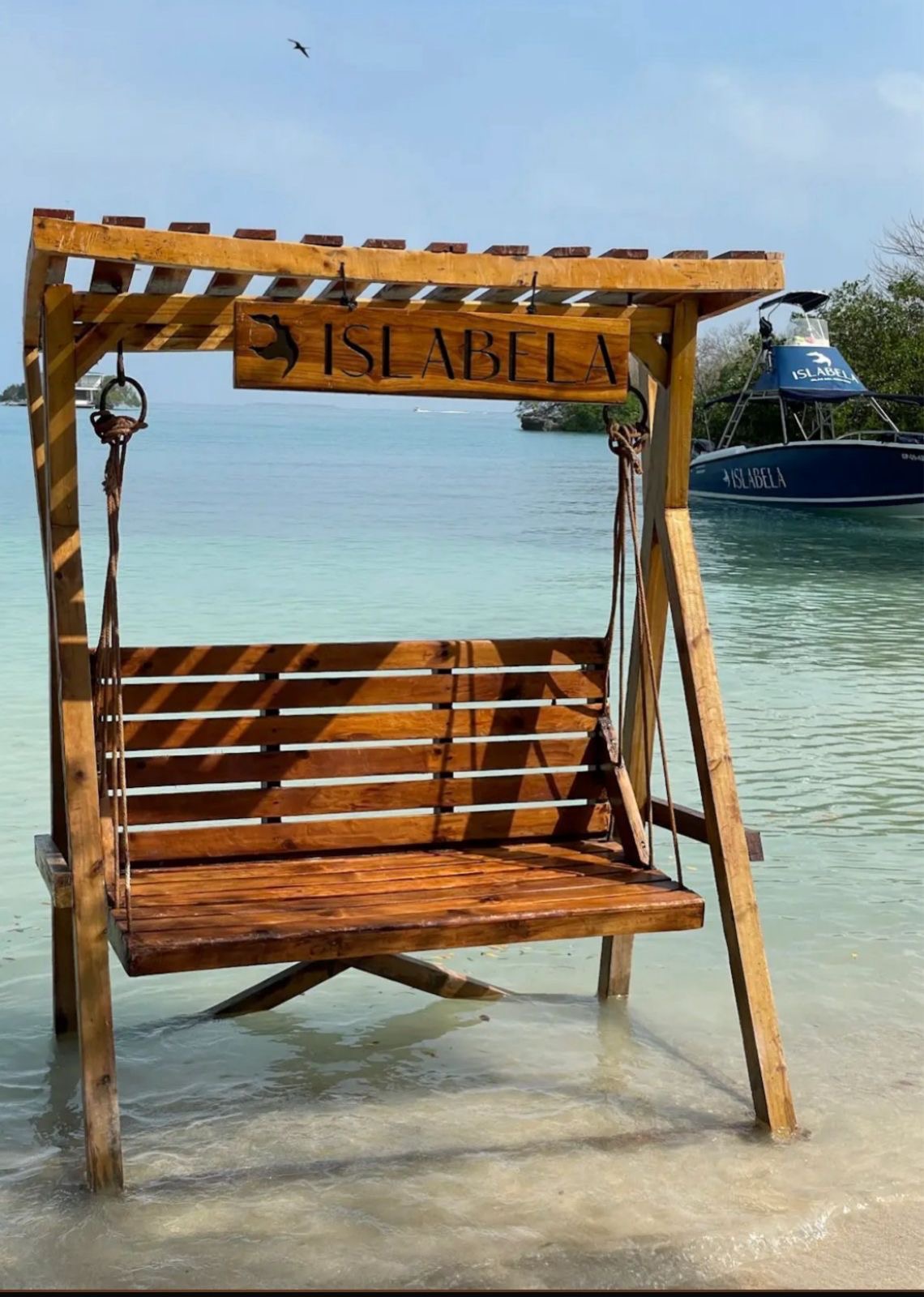 Banca Islabela en el mar