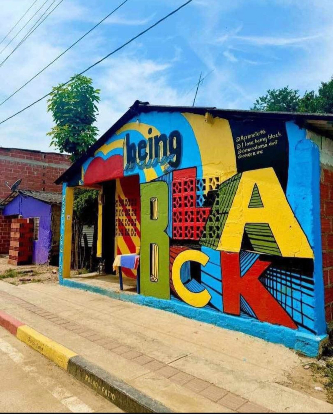 Mural 'Being Black' en las coloridas calles de Palenque